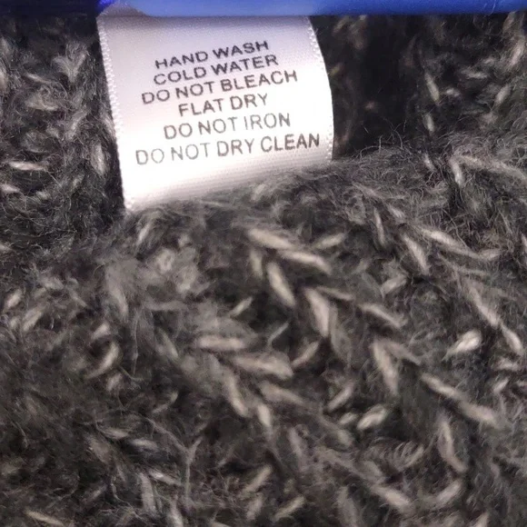 SLIGHTLY USED ONETHELAND PONCHO DARK GRAY SIZE MEDIUM 100% ACRYLIC - Picture 12 of 12